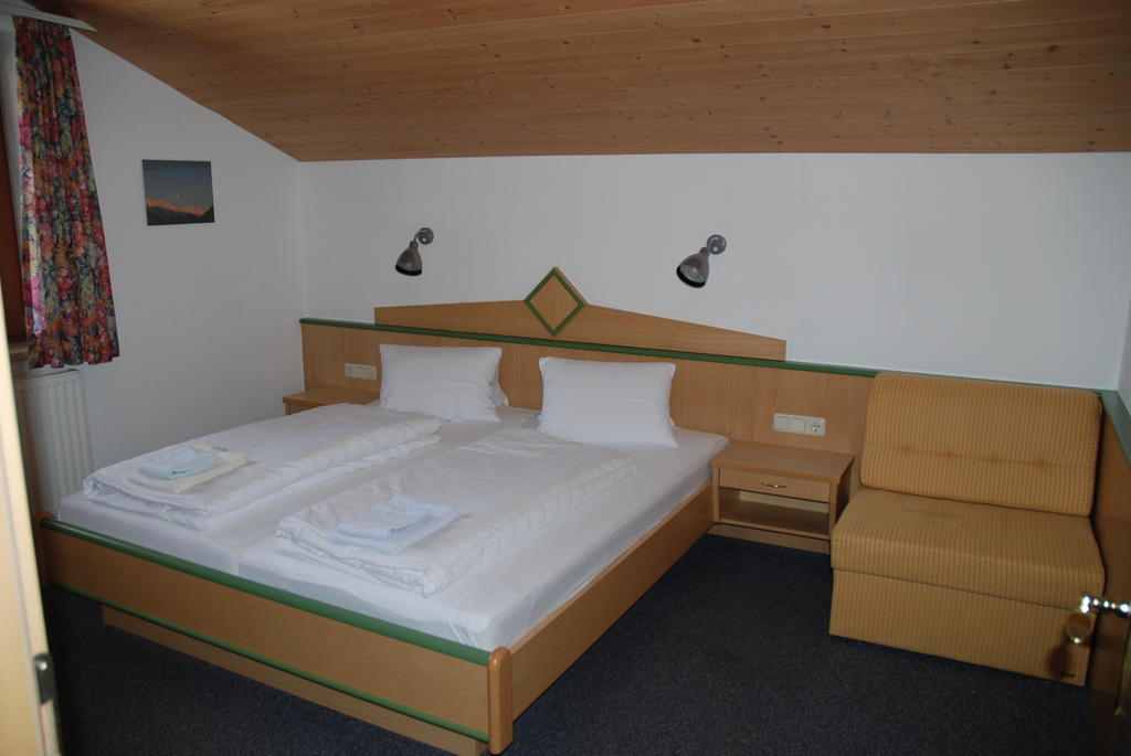 Haus Saumspitz Apartman Sankt Anton am Arlberg Szoba fotó